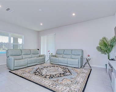 10422 Gliding Eagle Way - Photo Thumbnail 17
