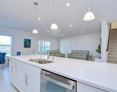10422 Gliding Eagle Way - Photo Thumbnail 11