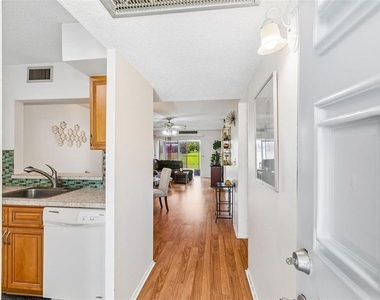 11110 Carriage Hill Drive - Photo Thumbnail 5