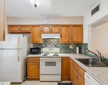11110 Carriage Hill Drive - Photo Thumbnail 15