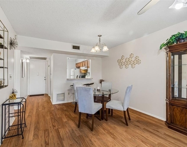 11110 Carriage Hill Drive - Photo Thumbnail 10