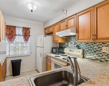 11110 Carriage Hill Drive - Photo Thumbnail 14