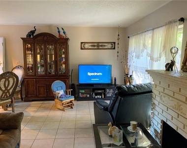 913 Buck Court - Photo Thumbnail 7