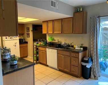 913 Buck Court - Photo Thumbnail 4