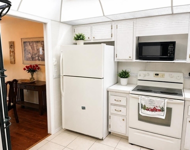 4575 Cove Circle - Photo Thumbnail 3