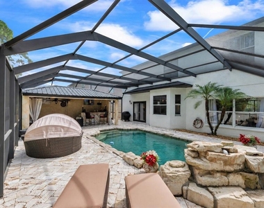 13115 Royal George Avenue - Photo Thumbnail 4
