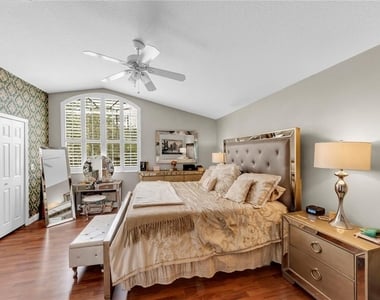 13115 Royal George Avenue - Photo Thumbnail 40