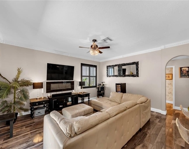 13115 Royal George Avenue - Photo Thumbnail 13