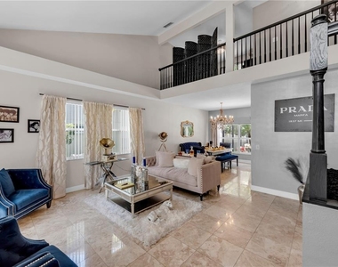 13115 Royal George Avenue - Photo Thumbnail 5