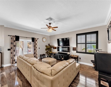 13115 Royal George Avenue - Photo Thumbnail 12