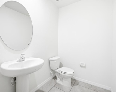 5635 Hollingworth Trail - Photo Thumbnail 11
