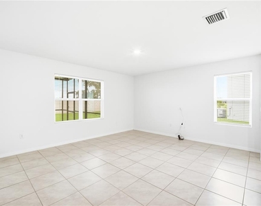 5635 Hollingworth Trail - Photo Thumbnail 8