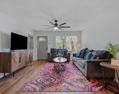 2120 Fletchers Point Circle - Photo Thumbnail 3