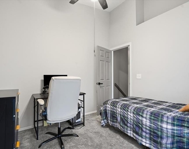2120 Fletchers Point Circle - Photo Thumbnail 16