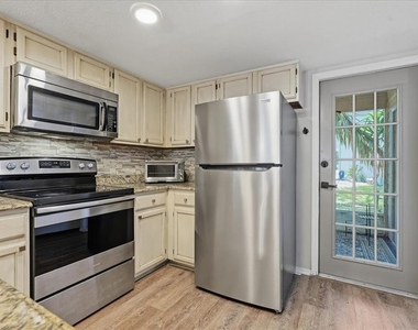 2120 Fletchers Point Circle - Photo Thumbnail 7