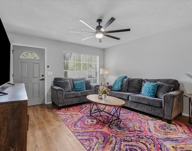 2120 Fletchers Point Circle - Photo Thumbnail 2