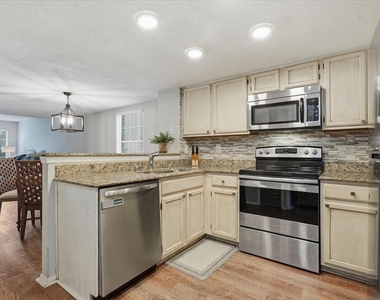 2120 Fletchers Point Circle - Photo Thumbnail 6