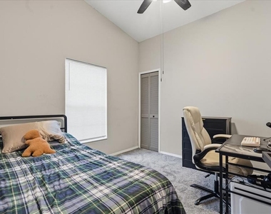2120 Fletchers Point Circle - Photo Thumbnail 17