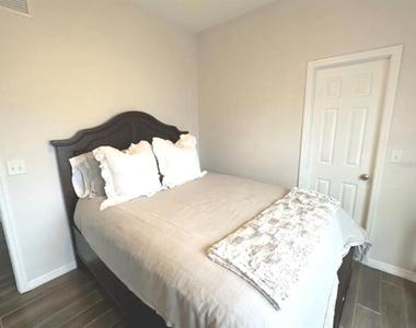 306 Eagle Pond Drive - Photo Thumbnail 10