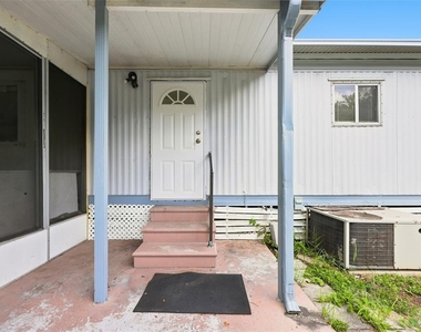 7213 Commons Boulevard - Photo Thumbnail 2