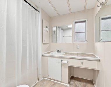 7213 Commons Boulevard - Photo Thumbnail 13