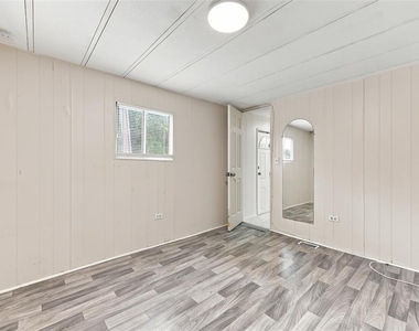 7213 Commons Boulevard - Photo Thumbnail 10