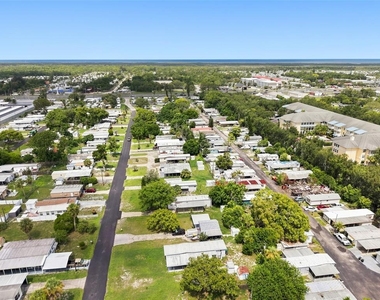7213 Commons Boulevard - Photo Thumbnail 22