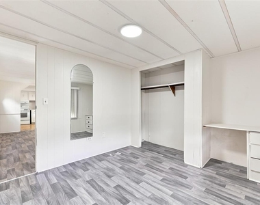 7213 Commons Boulevard - Photo Thumbnail 12