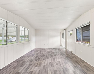 7213 Commons Boulevard - Photo Thumbnail 3