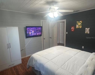 1564 S Michigan Avenue - Photo Thumbnail 8