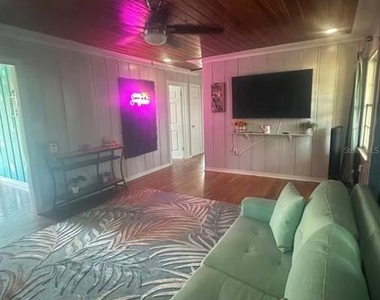 1564 S Michigan Avenue - Photo Thumbnail 4