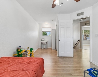 222 Carpenters Way - Photo Thumbnail 15