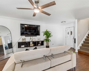 222 Carpenters Way - Photo Thumbnail 3