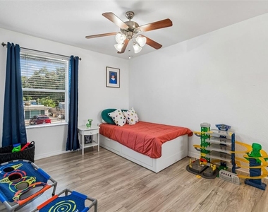 222 Carpenters Way - Photo Thumbnail 14