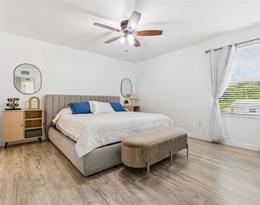 222 Carpenters Way - Photo Thumbnail 11