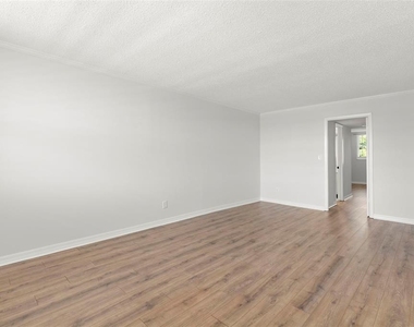 4890 Bay Street Ne - Photo Thumbnail 4