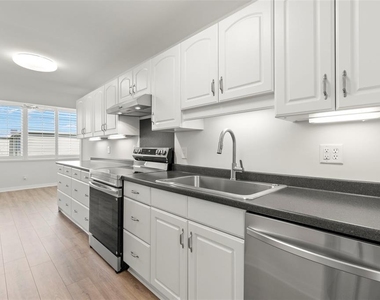 4890 Bay Street Ne - Photo Thumbnail 10