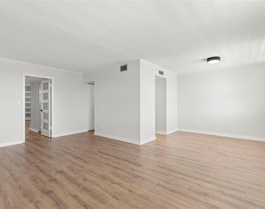 4890 Bay Street Ne - Photo Thumbnail 5