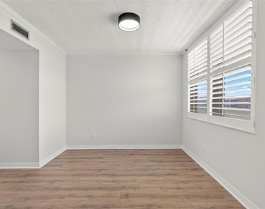 4890 Bay Street Ne - Photo Thumbnail 6