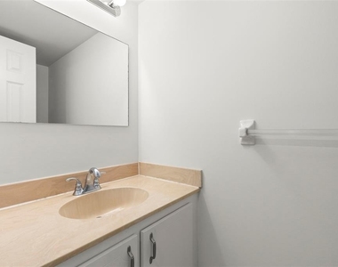 4890 Bay Street Ne - Photo Thumbnail 13