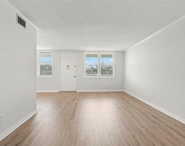 4890 Bay Street Ne - Photo Thumbnail 2