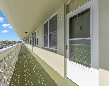 4890 Bay Street Ne - Photo Thumbnail 1
