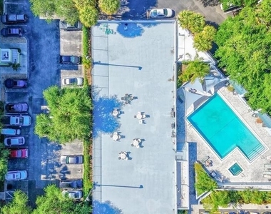 201 W Laurel Street - Photo Thumbnail 2
