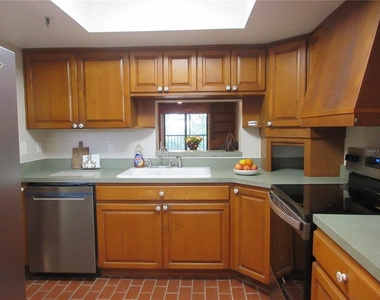 201 W Laurel Street - Photo Thumbnail 4