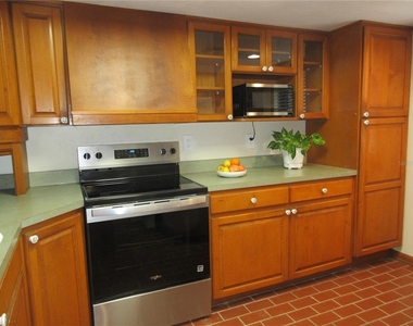 201 W Laurel Street - Photo Thumbnail 5