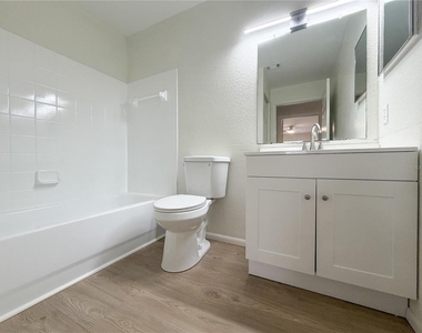 36101 Deer Creek Drive - Photo Thumbnail 10
