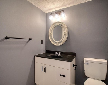 6334 Newtown Circle - Photo Thumbnail 18