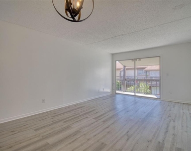 6334 Newtown Circle - Photo Thumbnail 4