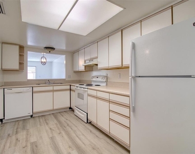 6334 Newtown Circle - Photo Thumbnail 6