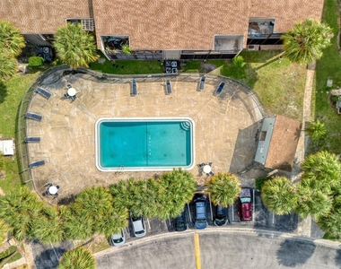 6334 Newtown Circle - Photo Thumbnail 24